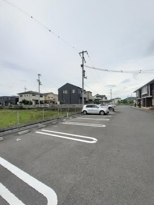 【駐車場】 | エトワールアソカＡ | 駐車場があるので、車を買う予定の方も安心です