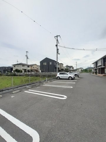 【駐車場】 | エトワールアソカＡ | 駐車場があるので、車を買う予定の方も安心です