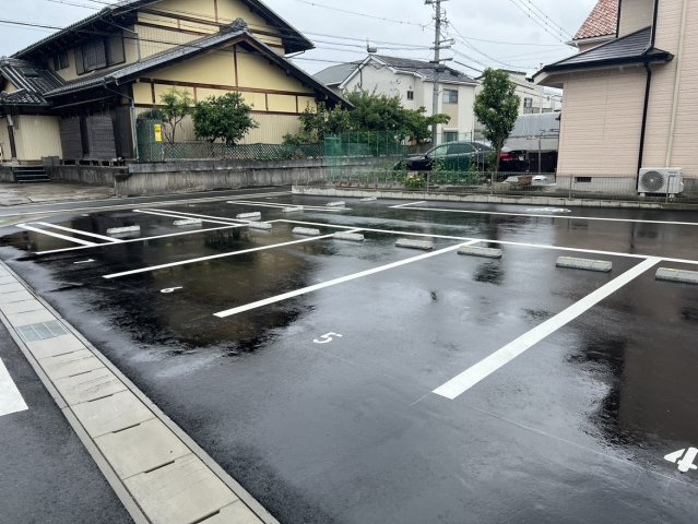 リーブルファイン戸田の駐車場