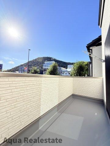 高松市室新町の新築一戸建のバルコニー|暖かな日差しのふりそそぐバルコニー