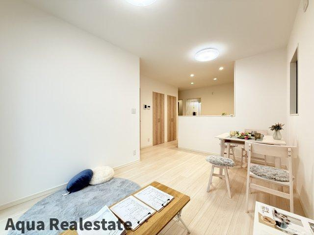 高松市室新町の新築一戸建の居間・リビング|使いやすい居間です　※同社施工のモデルハウス写真です