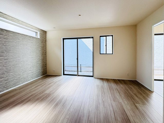 松戸市胡録台新築戸建の居間・リビング|15.5帖リビングダイニングキッチン・アクセントクロス
