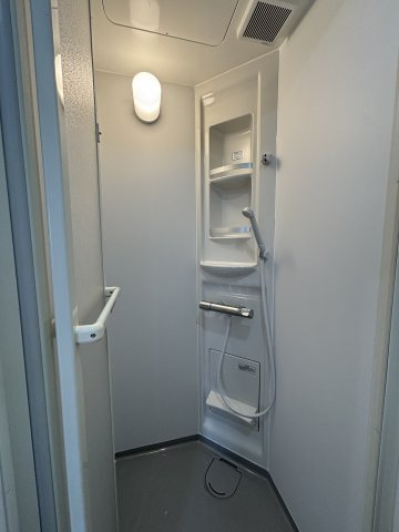 【シャワールーム】