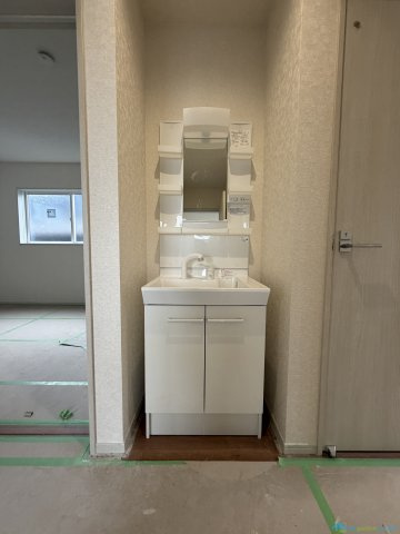 秦野市入船町　新築戸建　全3棟2号棟の独立洗面台