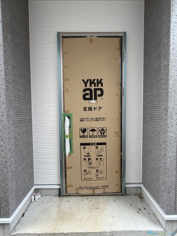 秦野市入船町　新築戸建　全3棟2号棟の玄関
