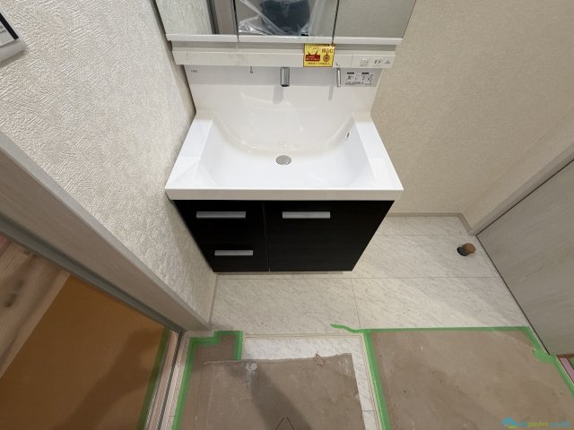 秦野市入船町　新築戸建　全3棟2号棟の独立洗面台