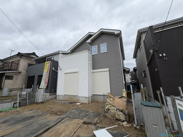 秦野市入船町　新築戸建　全3棟2号棟の外観