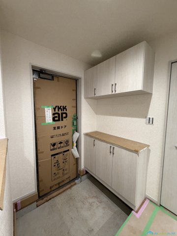 秦野市入船町　新築戸建　全3棟2号棟の玄関