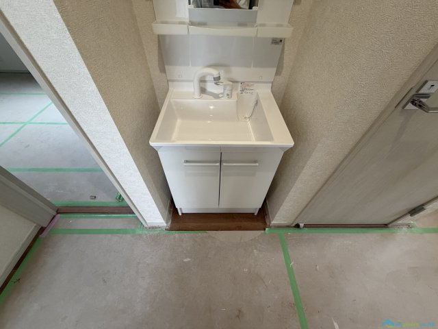 秦野市入船町　新築戸建　全3棟2号棟の独立洗面台