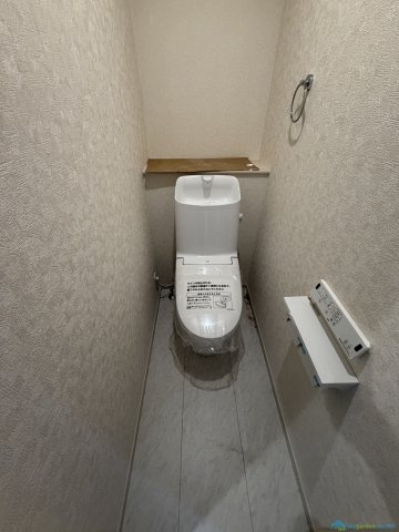 秦野市入船町　新築戸建　全3棟2号棟のトイレ