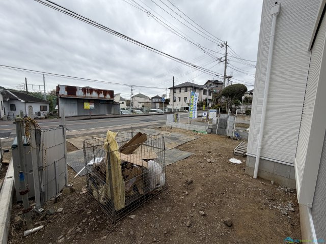 秦野市入船町　新築戸建　全3棟2号棟の駐車場
