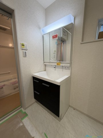 秦野市入船町　新築戸建　全3棟2号棟の独立洗面台