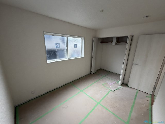 秦野市入船町　新築戸建　全3棟2号棟の洋室