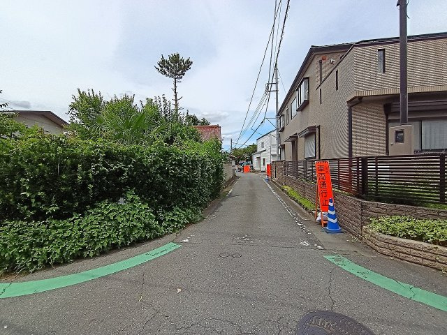 高崎市上並榎町売土地の前面道路含む現地写真