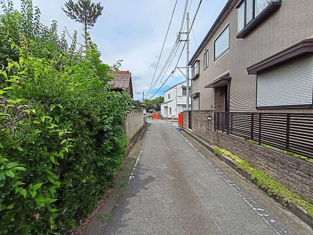 高崎市上並榎町売土地の前面道路含む現地写真