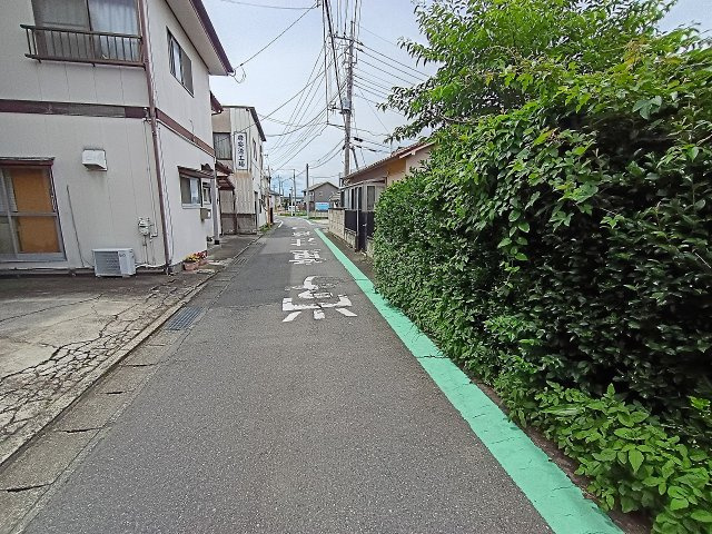 高崎市上並榎町売土地の前面道路含む現地写真