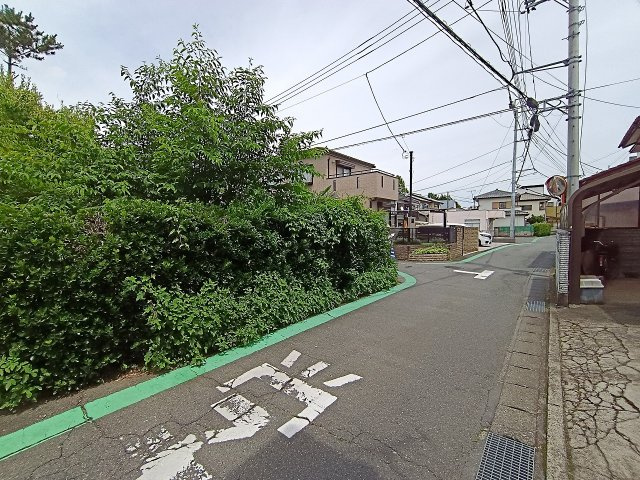 高崎市上並榎町売土地の前面道路含む現地写真