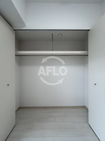 ライブガーデン江坂Ⅷの収納|クローゼット