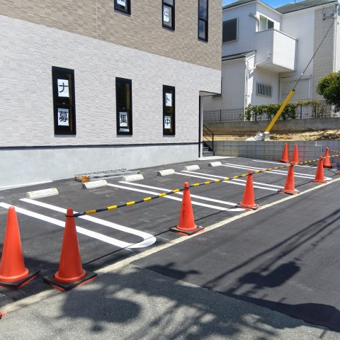 本多聞３－３－５店舗事務所の駐車場