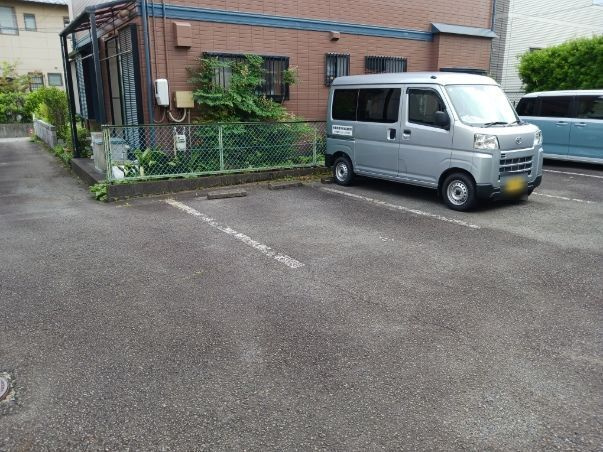 シティーハイツさわの駐車場