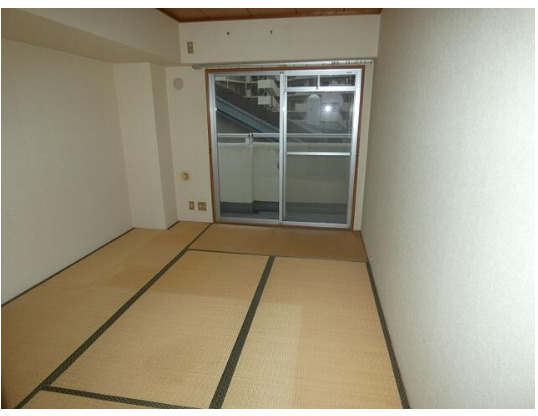 新栄プロパティー峰塚の和室