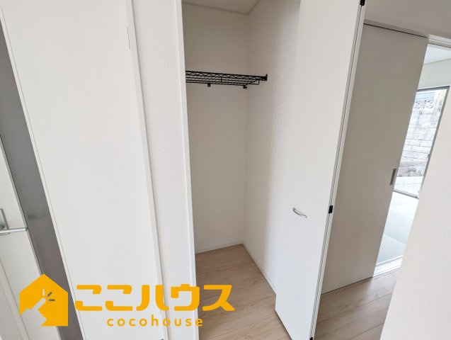 糸満市兼城第4　新築戸建て　全3棟　1号棟の収納|廊下収納もございます