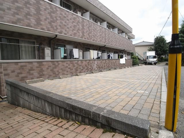 ヴェルドミール玉川学園Ⅱの駐車場