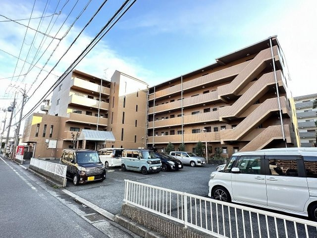 若園11番館の駐車場