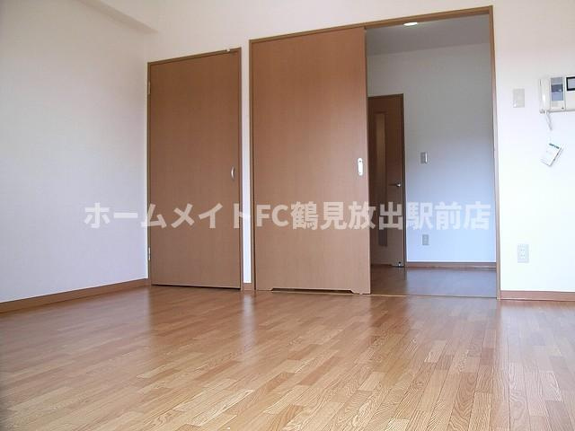 大阪市鶴見区放出東３丁目の賃貸マンションの洋室