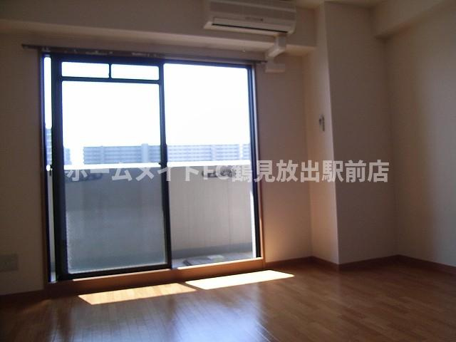 大阪市鶴見区放出東３丁目の賃貸マンションの洋室
