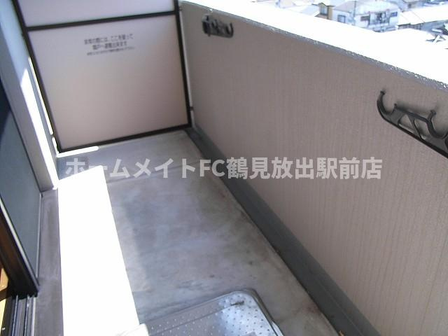 大阪市鶴見区放出東３丁目の賃貸マンションのバルコニー
