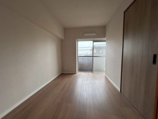 シャトー三愛の洋室