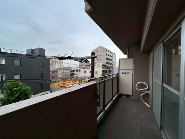 シャトー三愛の展望|広いバルコニーで洗濯物が多い日も安心！
