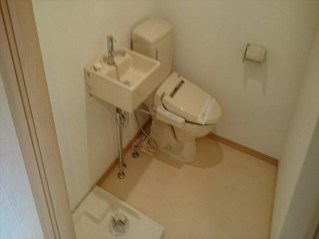 横須賀市追浜南町２丁目のアパートのトイレ