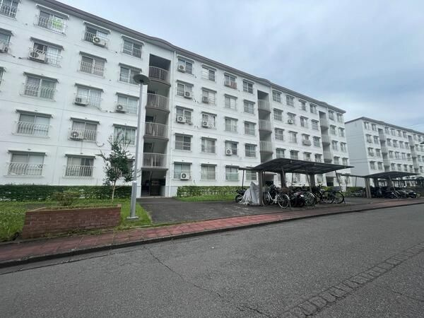 入間市上小谷田１丁目の賃貸マンションの外観