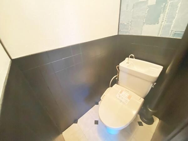 入間市上小谷田１丁目の賃貸マンションのトイレ