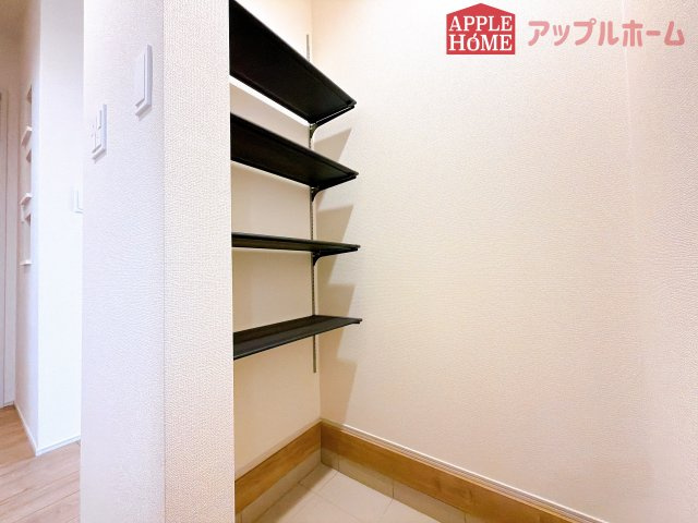[新築住宅] 行田市谷郷 全1棟の玄関|土間収納あります♪