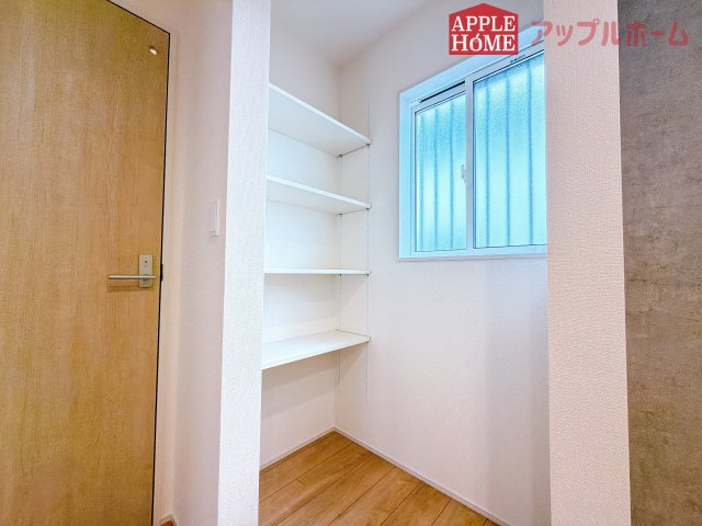 [新築住宅] 行田市谷郷 全1棟の収納|パントリーあります♪