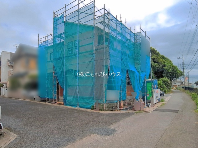 上尾市平塚1丁目　4期　新築一戸建て　ブルーミングガーデン　01の前面道路含む現地写真|撮影：'26/08/17