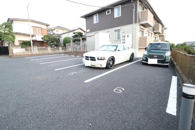ウィルビュー　Eの駐車場