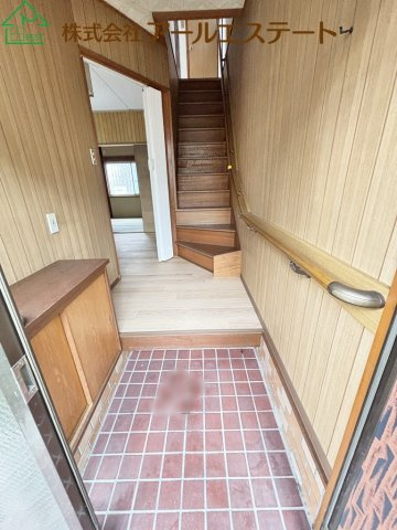 加古郡播磨町北野添１丁目　　　JR「土山駅」徒歩2分の玄関