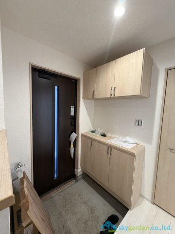 秦野市入船町　新築戸建　全3棟1号棟の玄関