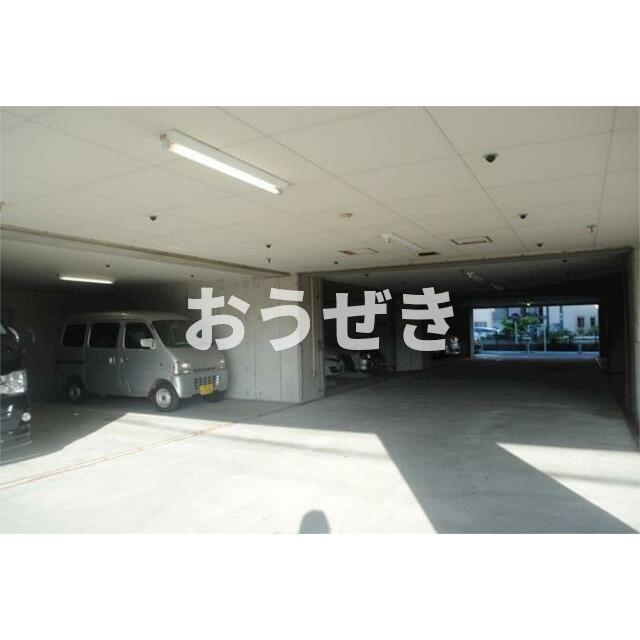 リブステージ横浜の駐車場