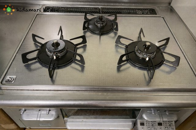 上尾市上尾下　中古戸建の設備|キッチンのコンロ