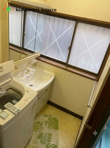 上尾市上尾下　中古戸建の洗面所|※こちらの画像はAIで加工した部分があります。