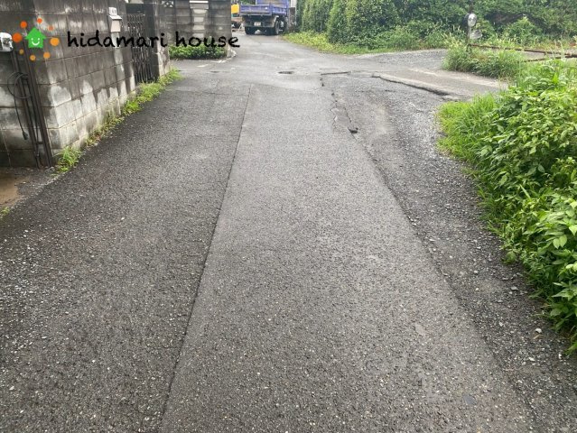 上尾市上尾下　中古戸建の前面道路含む現地写真