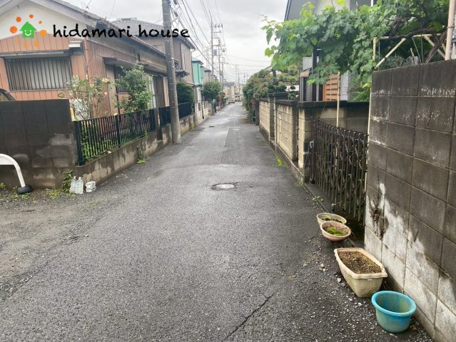 上尾市上尾下　中古戸建の前面道路含む現地写真