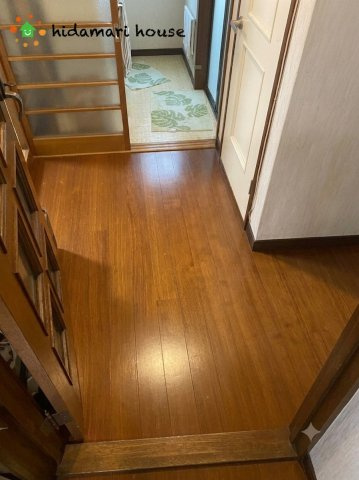 上尾市上尾下　中古戸建の内装|1階のホール
※こちらの画像はAIで加工した画像です。