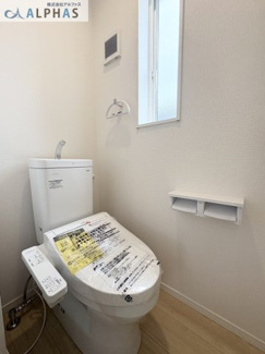 【トイレ】 | 三木市志染町東自由が丘一丁目　新築戸建 | ■2階にもトイレがあるため、就寝時や夜中の利用も階段の上り下りが不要♪小さな子様やご年配の方にも安心です♪
