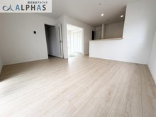 【居間・リビング】 | 三木市志染町東自由が丘一丁目　新築戸建 | （1号棟）
■ご家族みんながゆったりくつろげる広々リビングです♪
■大きなサッシからたっぷりの太陽光が入ります♪